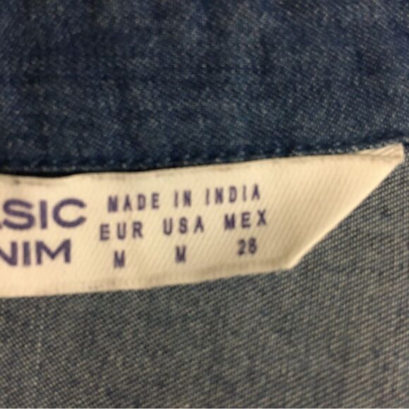 Zara Basic Embroidered Denim Shirt Size Medium - Picture 2 of 11